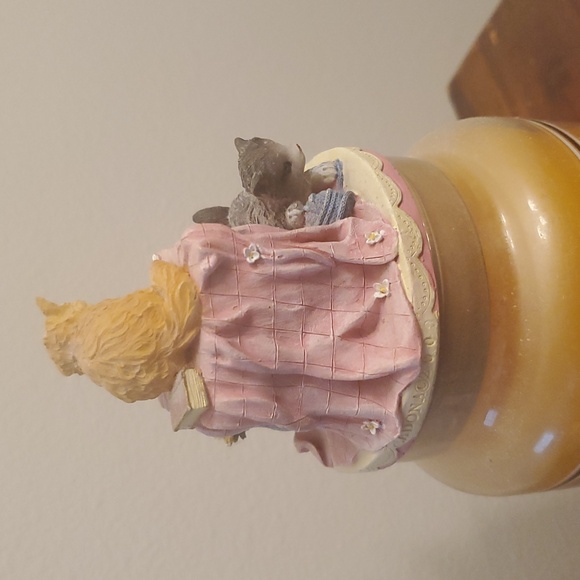 Yankee Candle Vanilla Cookie Scented Candle with Decorative Lid - Picture 4 of 6